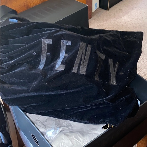 SOLD‼️‼️‼️Fenty Puma’s By Rihanna 😍 - Picture 5 of 8